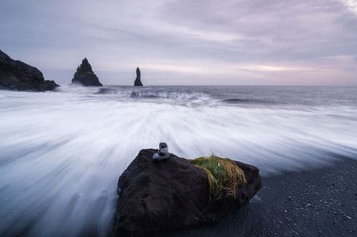 Dangerous waves, Reynisdrangar, Iceland